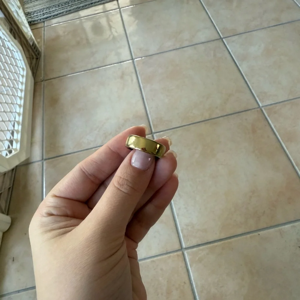 Oura 3 Gold Smart Ring  - lightly used